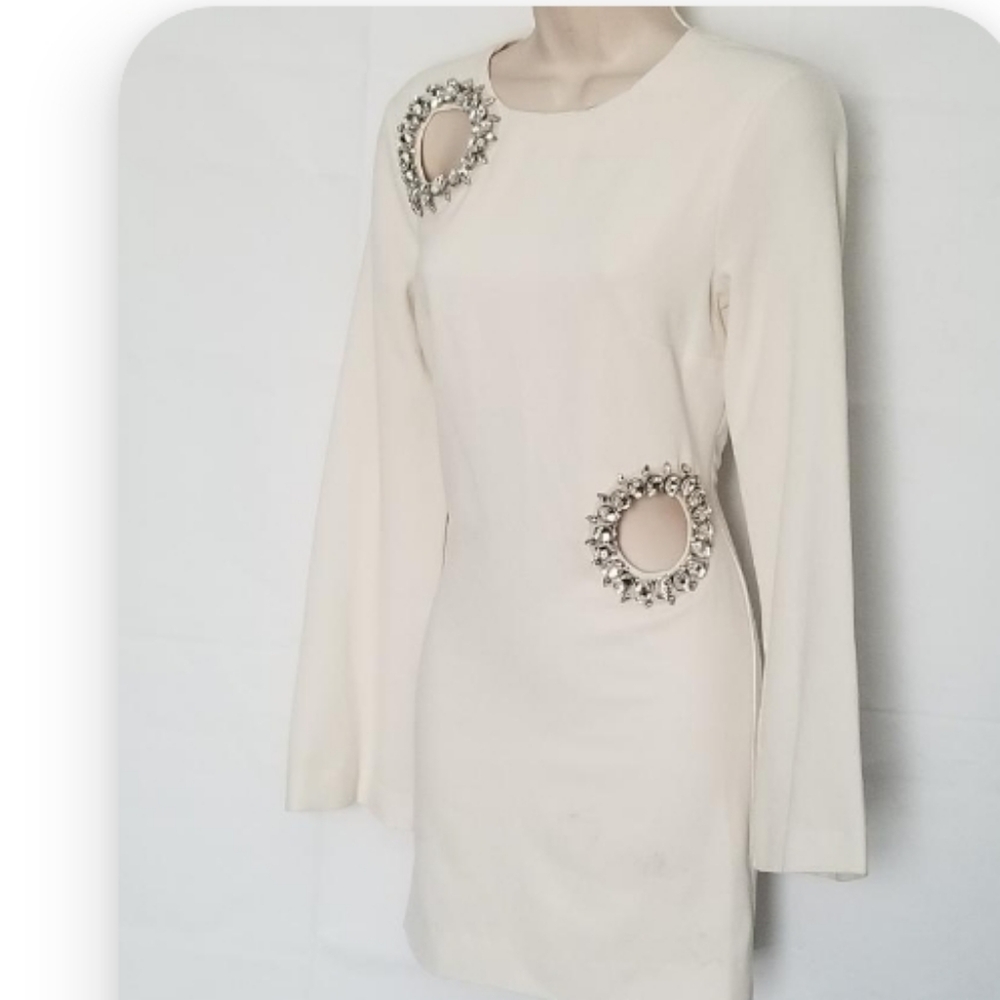 NEW GBCBGMAXAZRIA Prestine COLOR EMBELLISHED CUTOUT BELL SLEEVE MINI DRES - Picture 3 of 6
